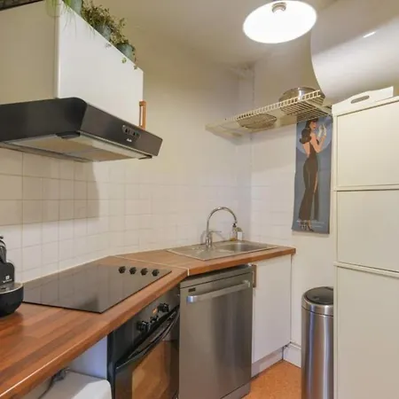Cosy And Nice Flat For 4p In Les Batignolles Paris